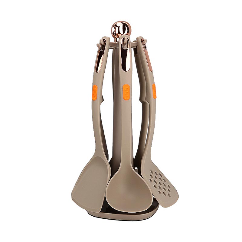 Utensili da cucina in silicone ecologici che servono tornitori